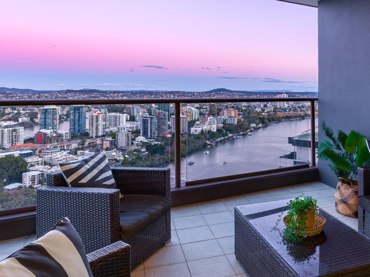 African Escape On Level 38 - Balcony With Views بريزبين المظهر الخارجي الصورة