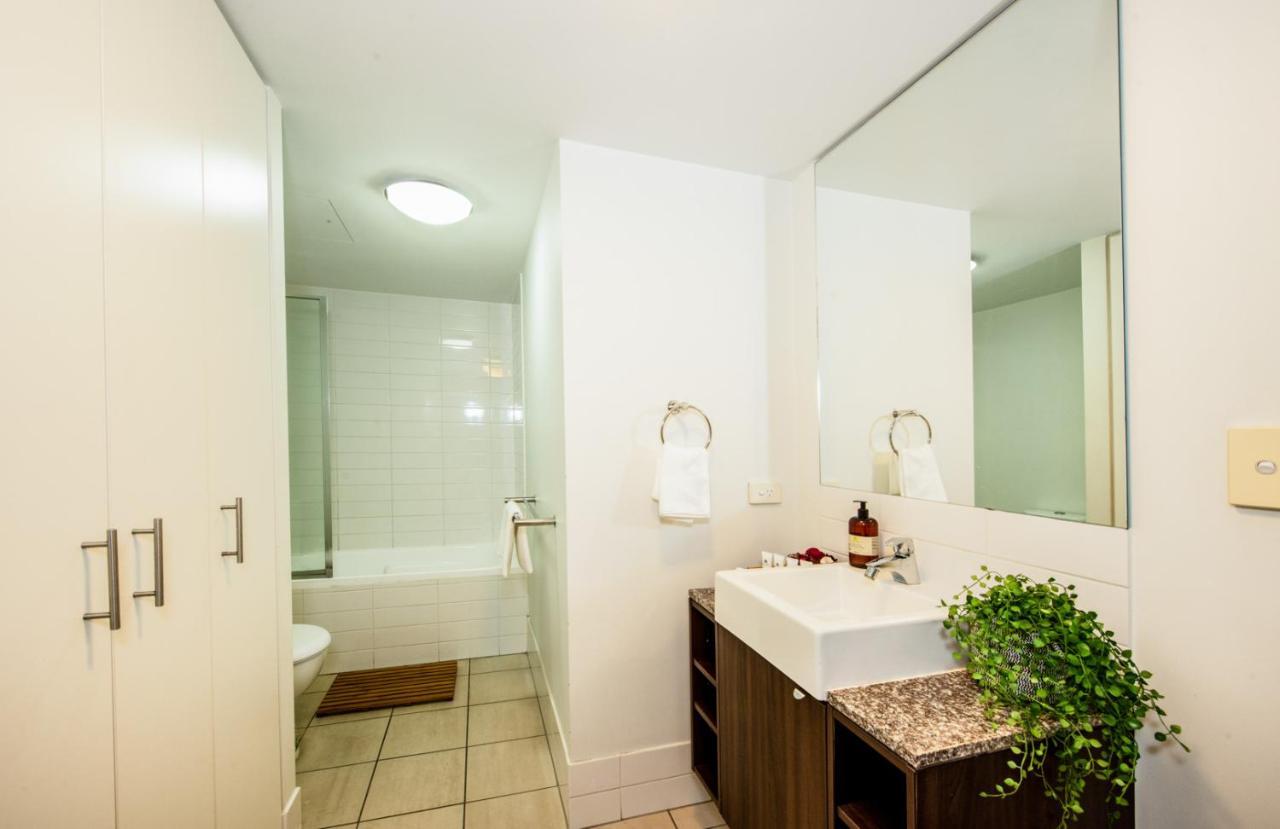 African Escape On Level 38 - Balcony With Views بريزبين المظهر الخارجي الصورة
